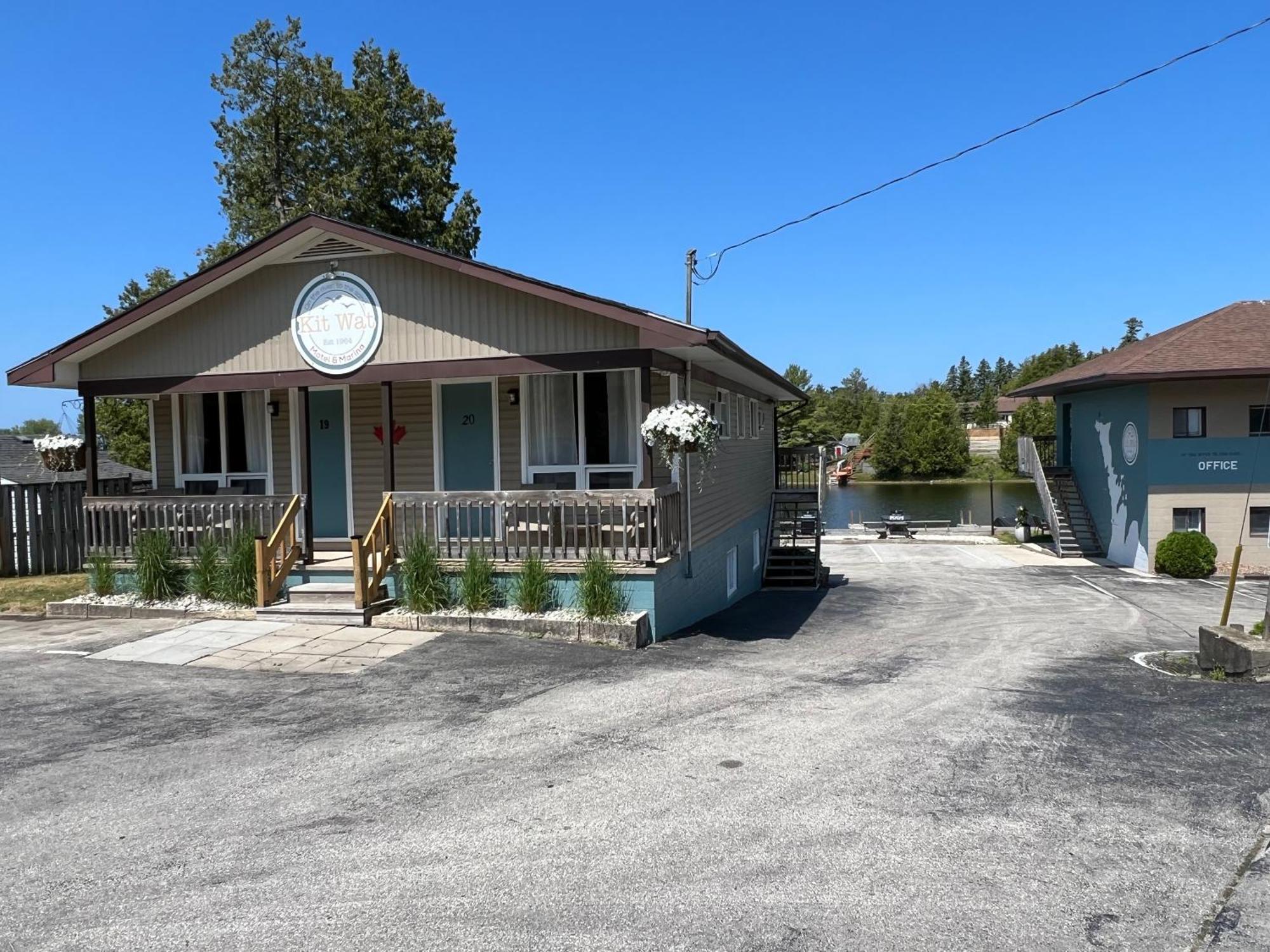 Kit Wat Motel & Marina Sauble Beach Exteriér fotografie