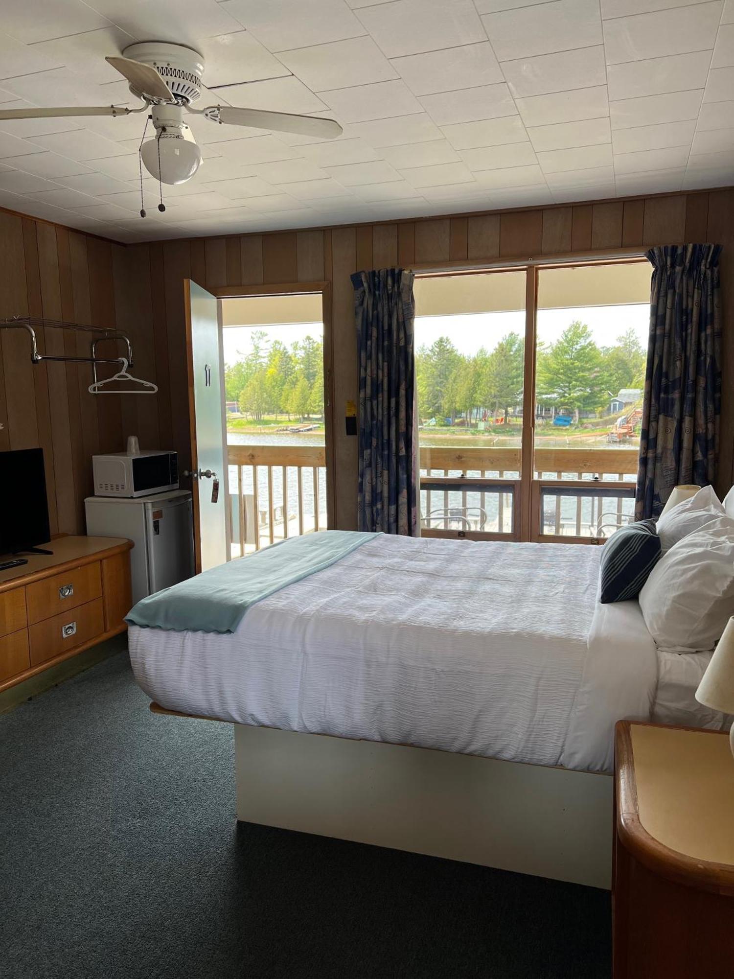 Kit Wat Motel & Marina Sauble Beach Exteriér fotografie