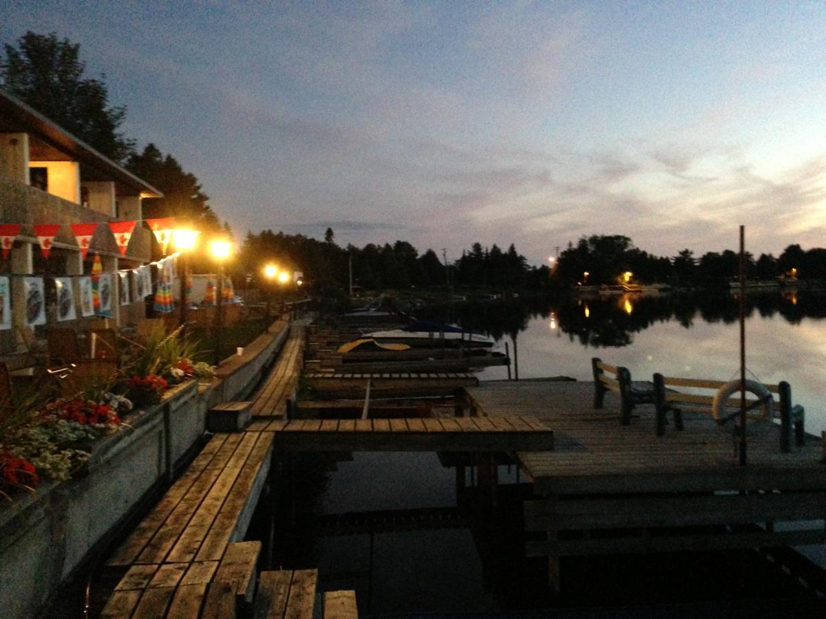 Kit Wat Motel & Marina Sauble Beach Exteriér fotografie